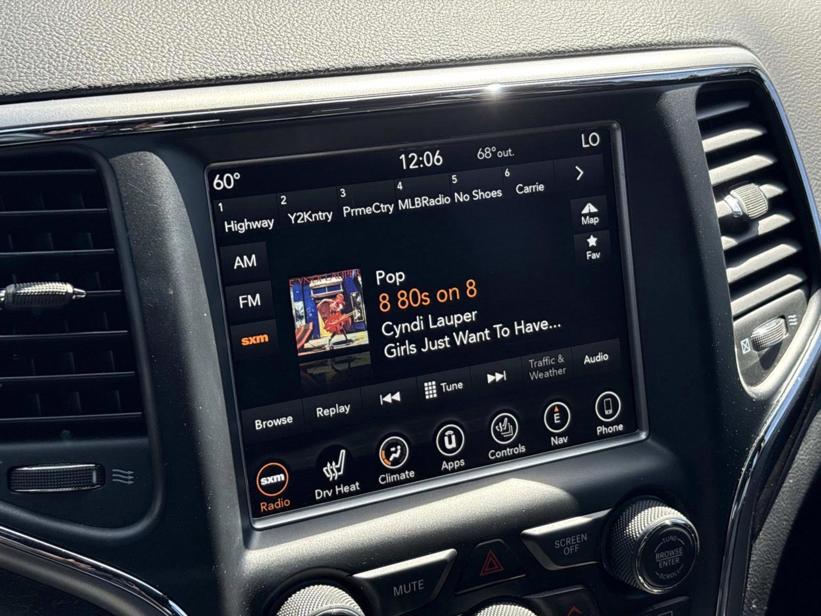 Used 2018 Jeep Grand Cherokee Altitude image 29