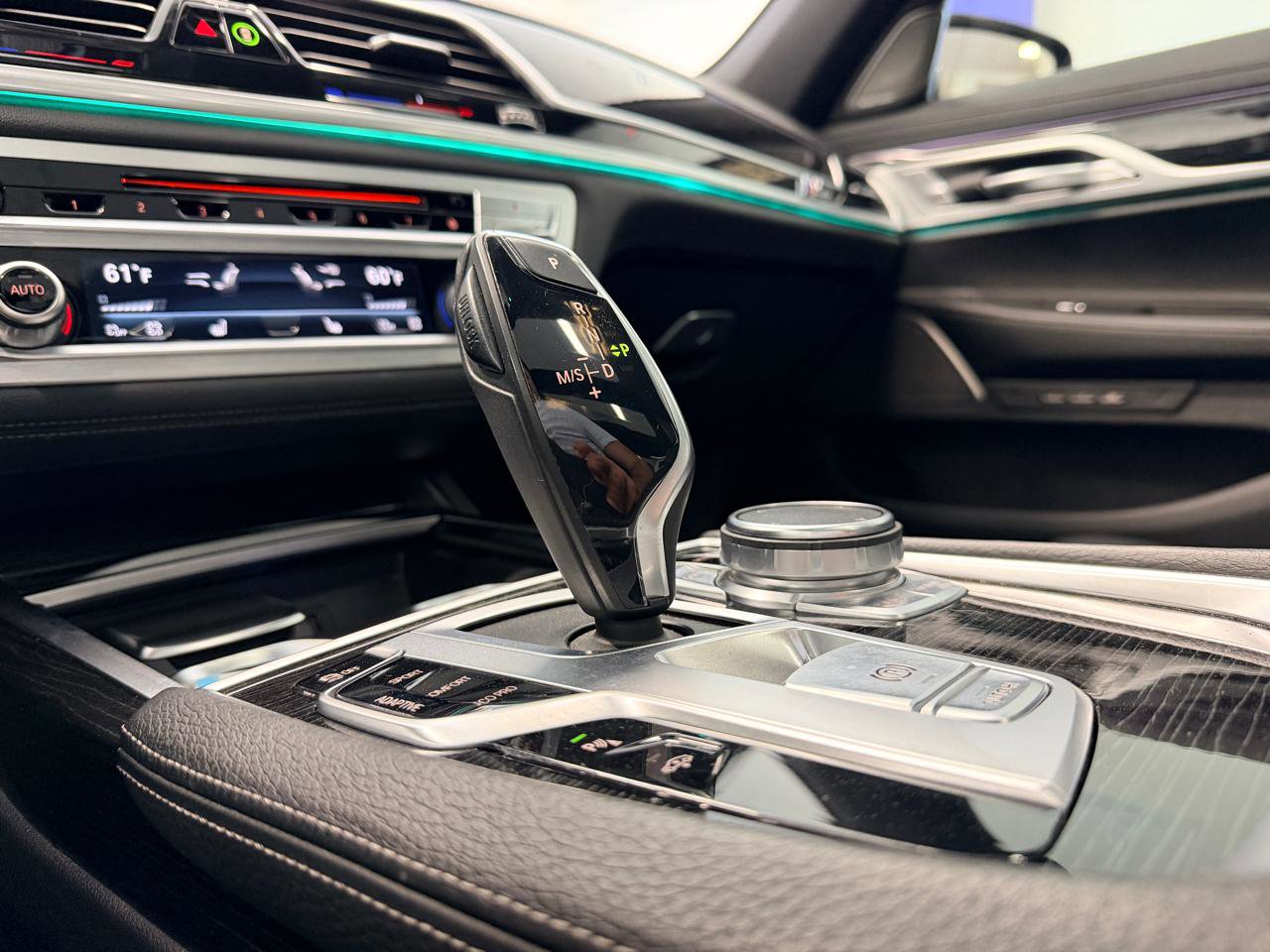 Used 2019 BMW 740i w/ M Sport Package RWD image 43