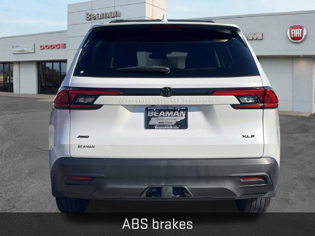 Used 2024 Toyota Grand Highlander AWD image 6