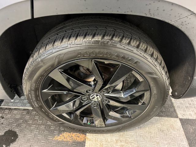 Certified 2023 Volkswagen Taos SE FWD image 15