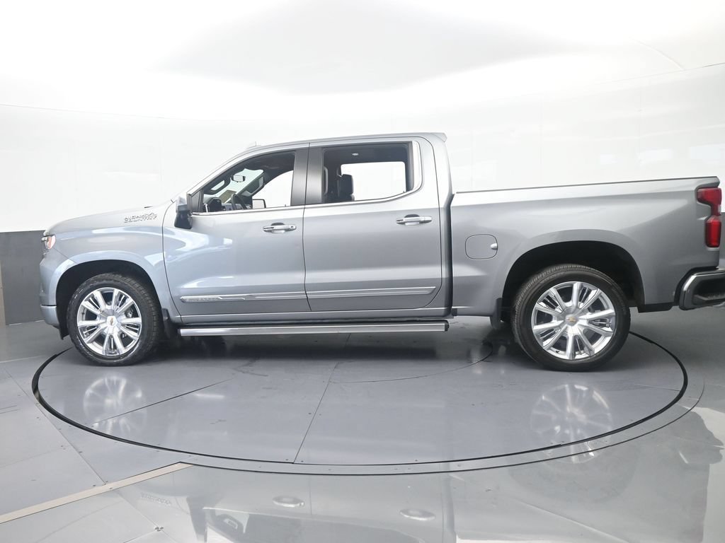 Used 2024 Chevrolet Silverado 1500 High Country w/ Technology Package AWD/4WD image 3
