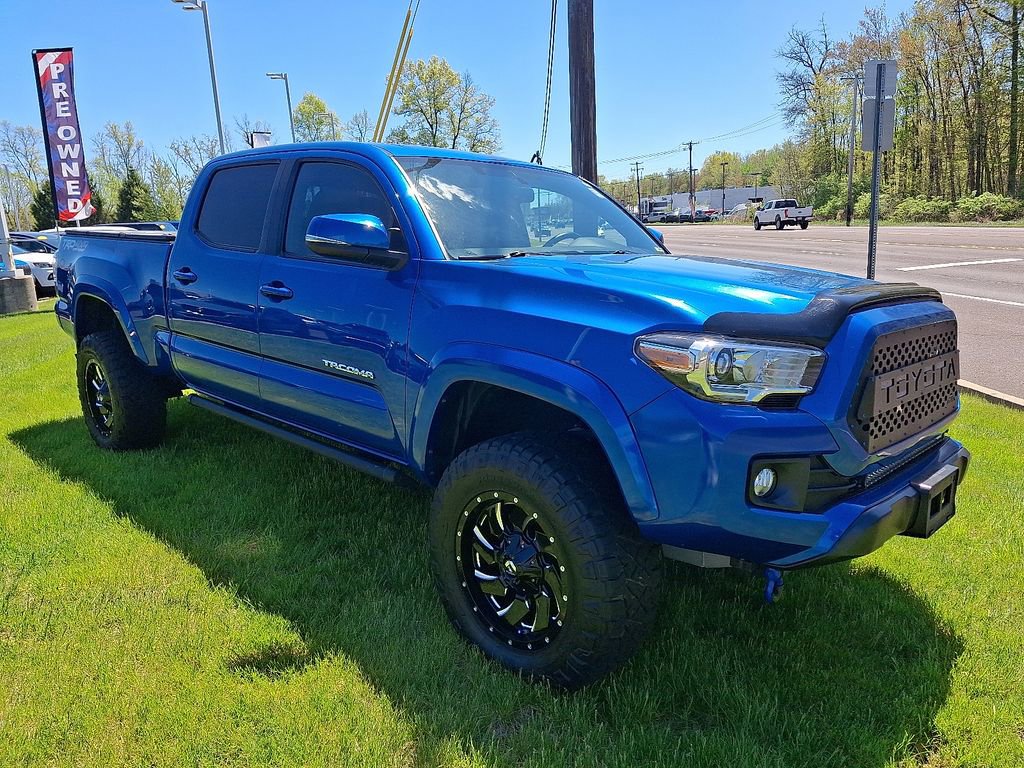 Used 2017 Toyota Tacoma TRD Off-Road AWD/4WD image 4