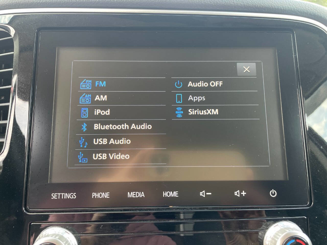 Used 2020 Mitsubishi Outlander SE image 38