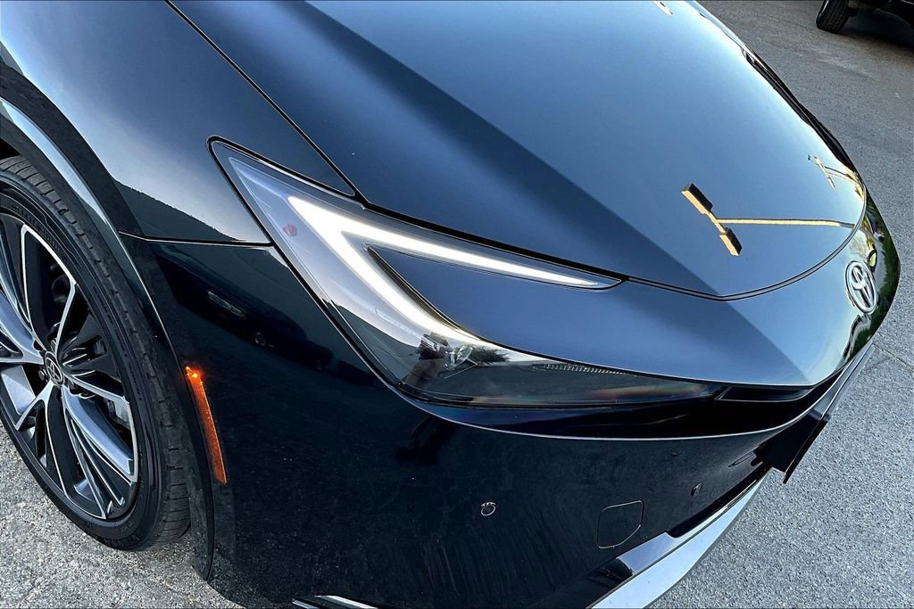 Used 2024 Toyota Prius XLE image 32