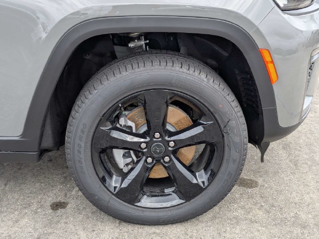 New 2027 Jeep Grand Cherokee L Limited w/ Limited Altitude Package AWD/4WD image 15