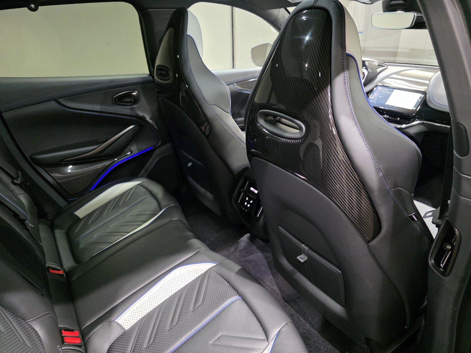 New 2026 Aston Martin DBX S image 23