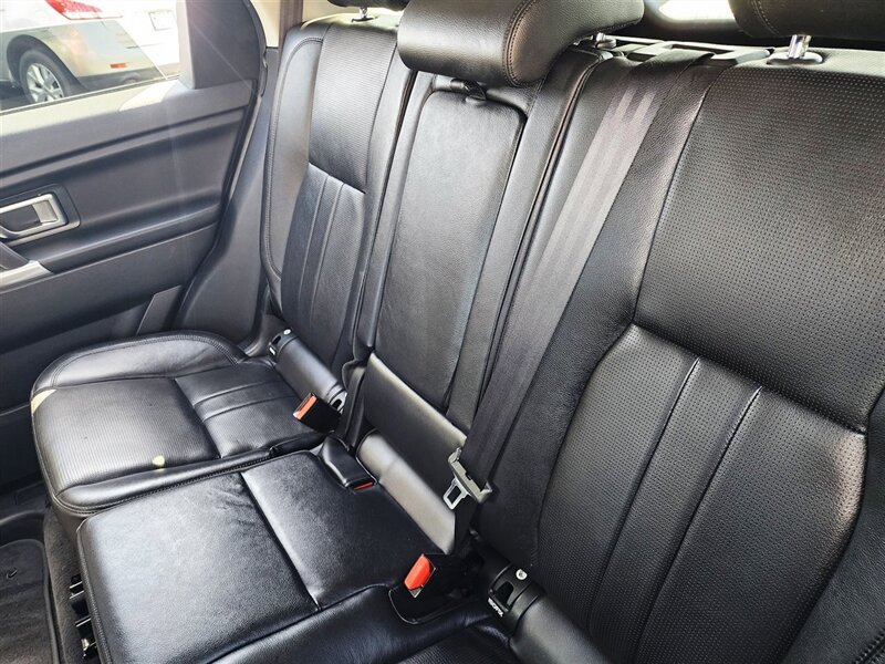 Used 2019 Land Rover Discovery Sport SE image 23