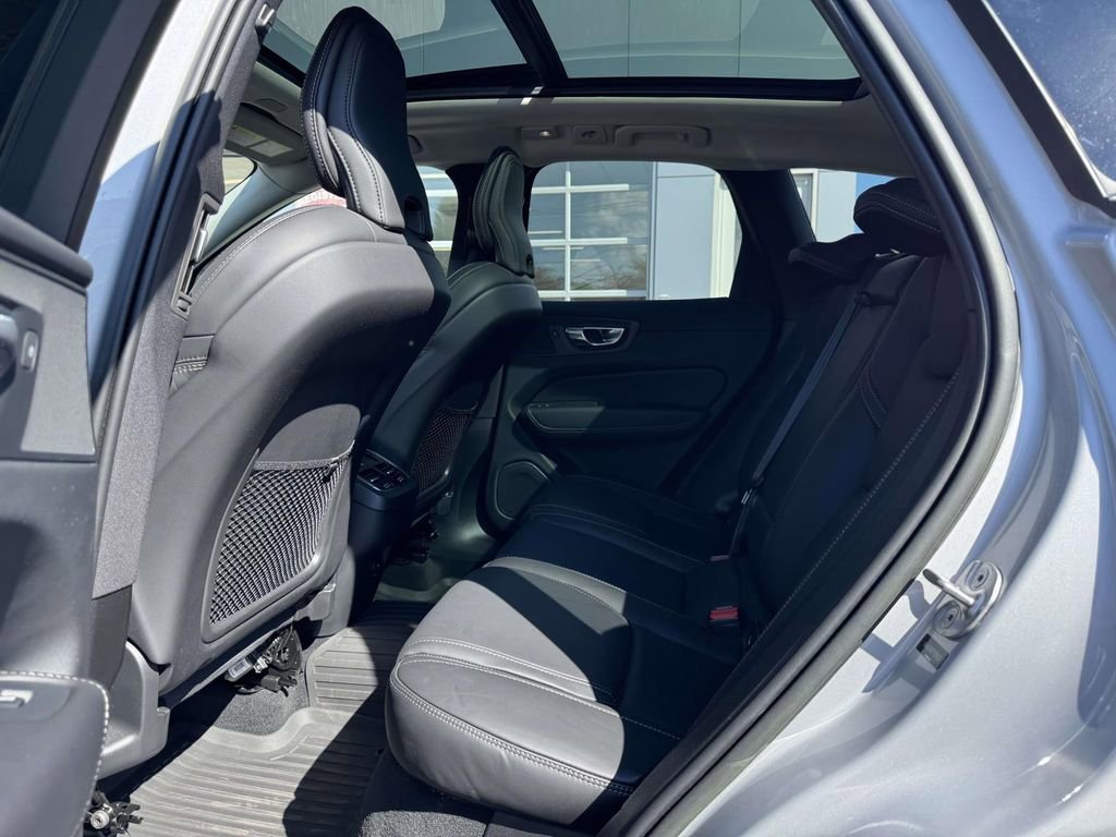 Used 2023 Volvo XC60 B6 Ultimate w/ Protection Package Premier image 12
