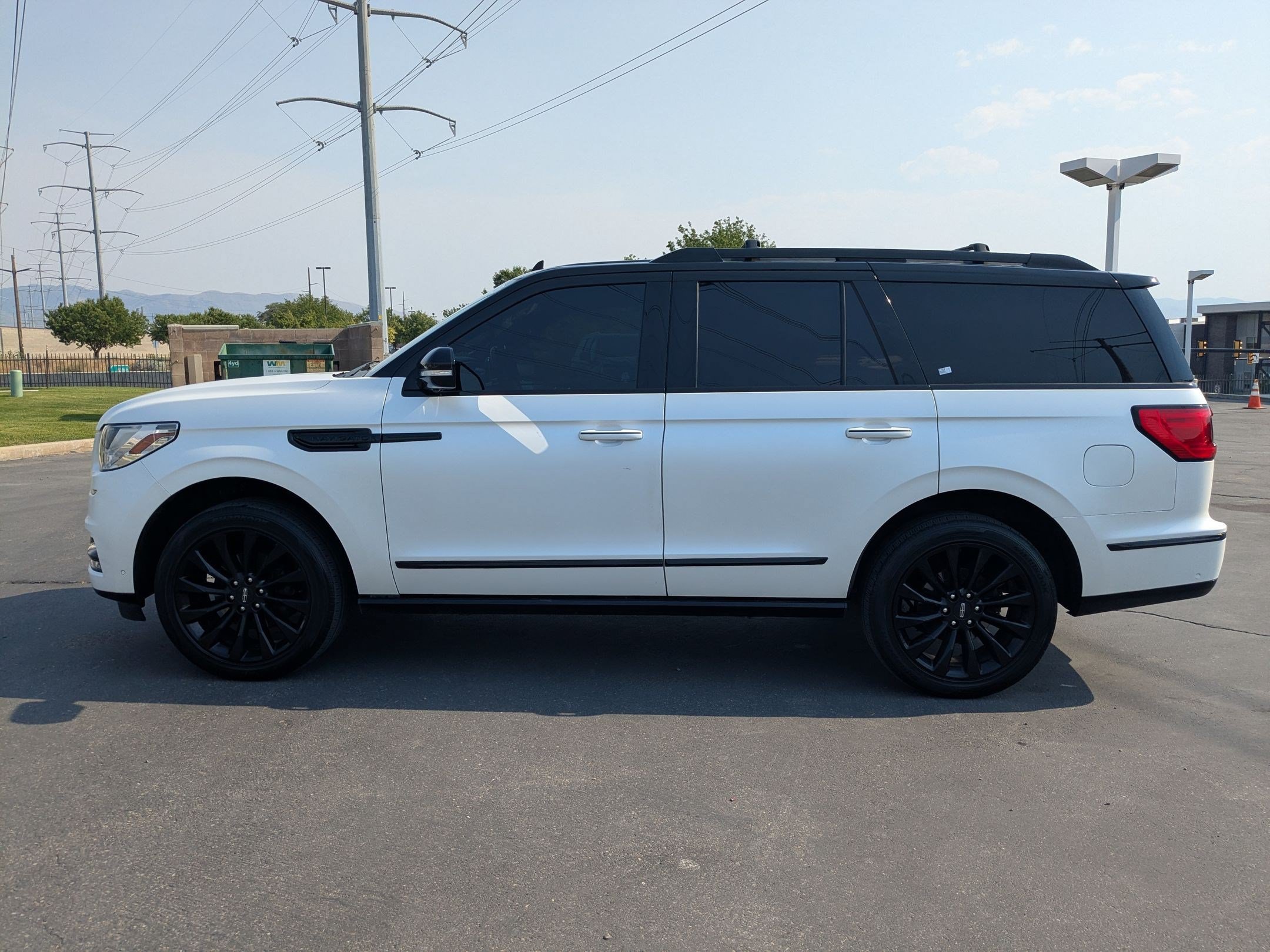 Used 2021 Lincoln Navigator Reserve AWD/4WD image 3