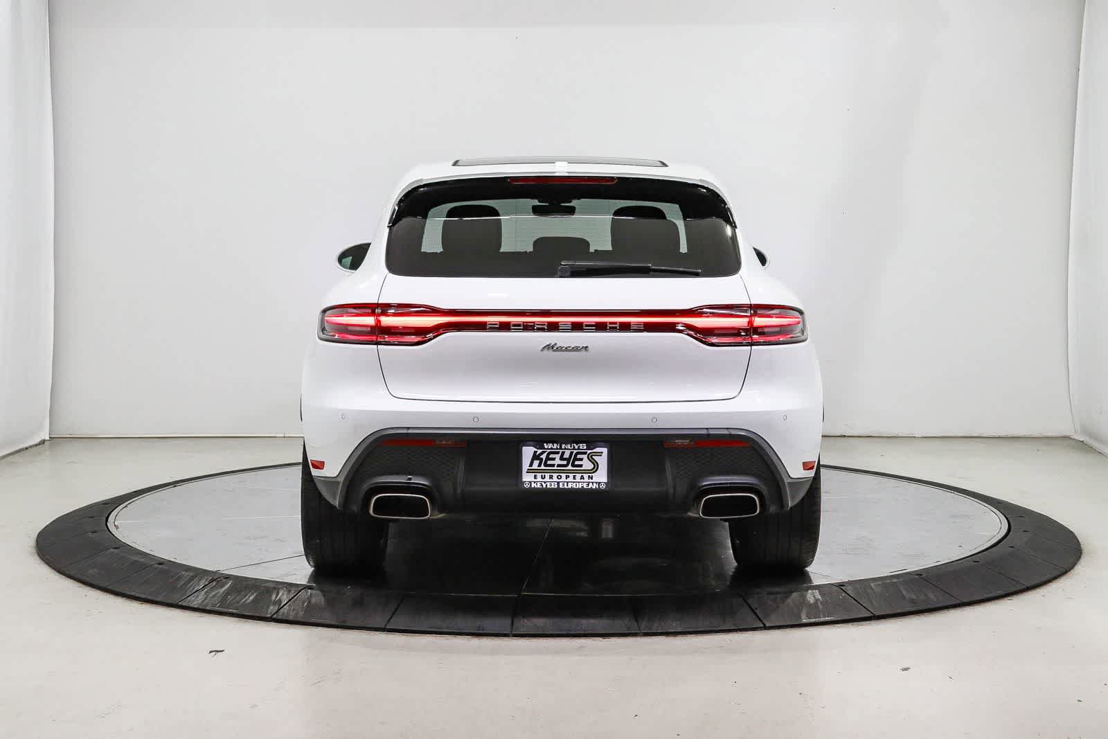 Used 2024 Porsche Macan AWD/4WD image 3