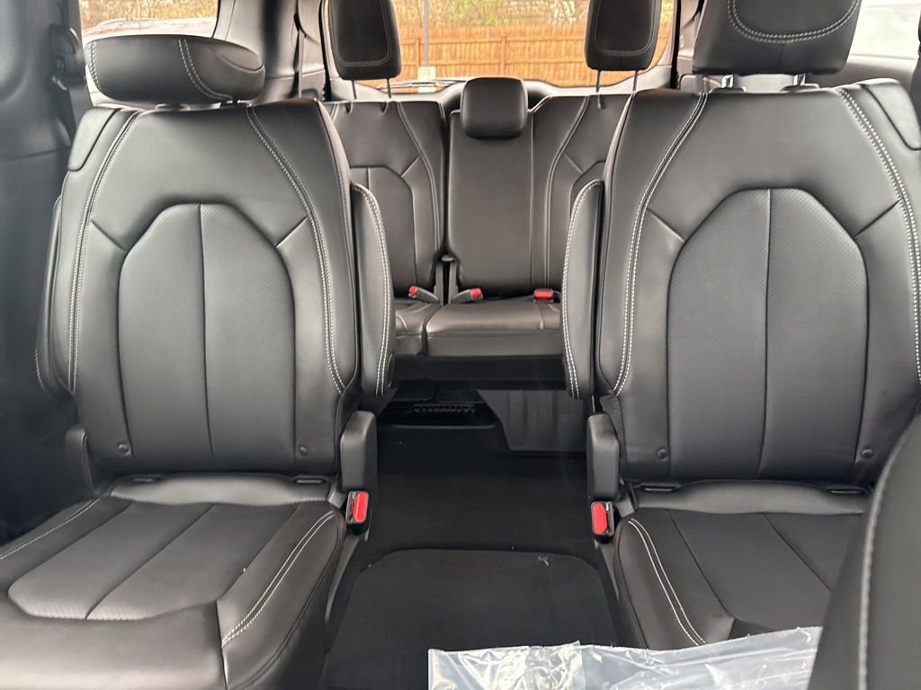 New 2026 Chrysler Pacifica Select image 15