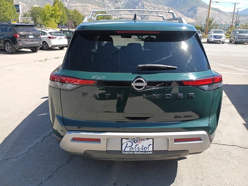 Used 2023 Nissan Pathfinder SL w/ Black Appearance Package AWD/4WD image 4