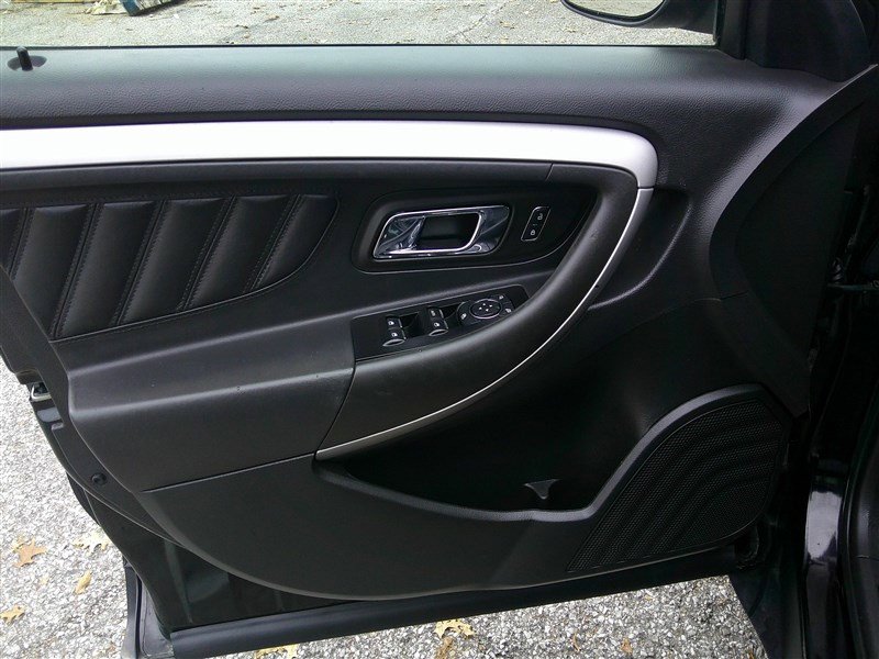 Used 2018 Ford Taurus SEL FWD image 9