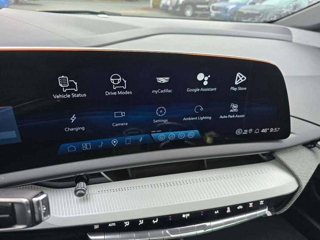 New 2026 Cadillac Optiq Luxury 2 image 20