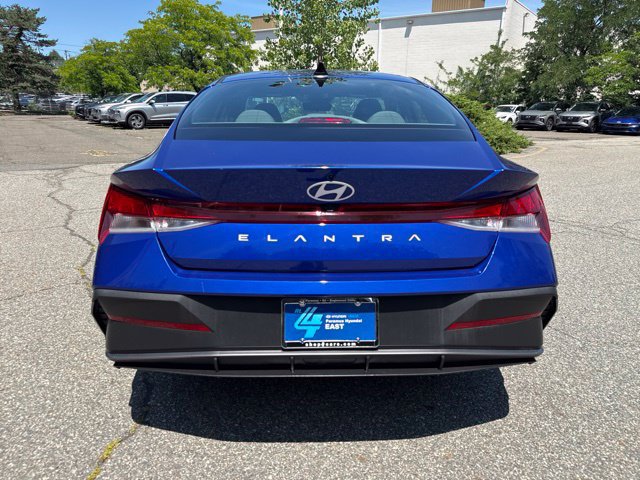 Used 2024 Hyundai Elantra SEL FWD image 15