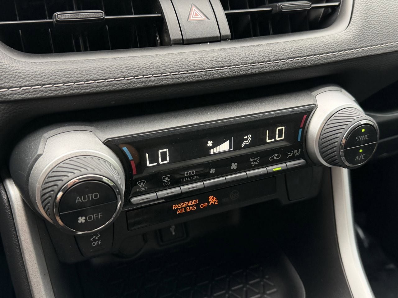 Used 2022 Toyota RAV4 LE AWD/4WD image 23