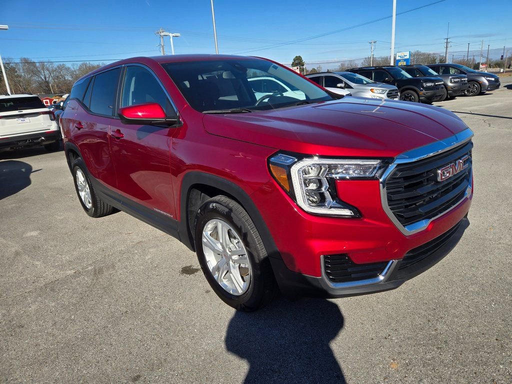 Used 2024 GMC Terrain SLE image 2