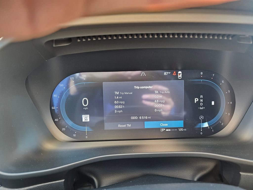 Used 2025 Volvo XC40 B5 Core w/ Protection Package Premier image 7