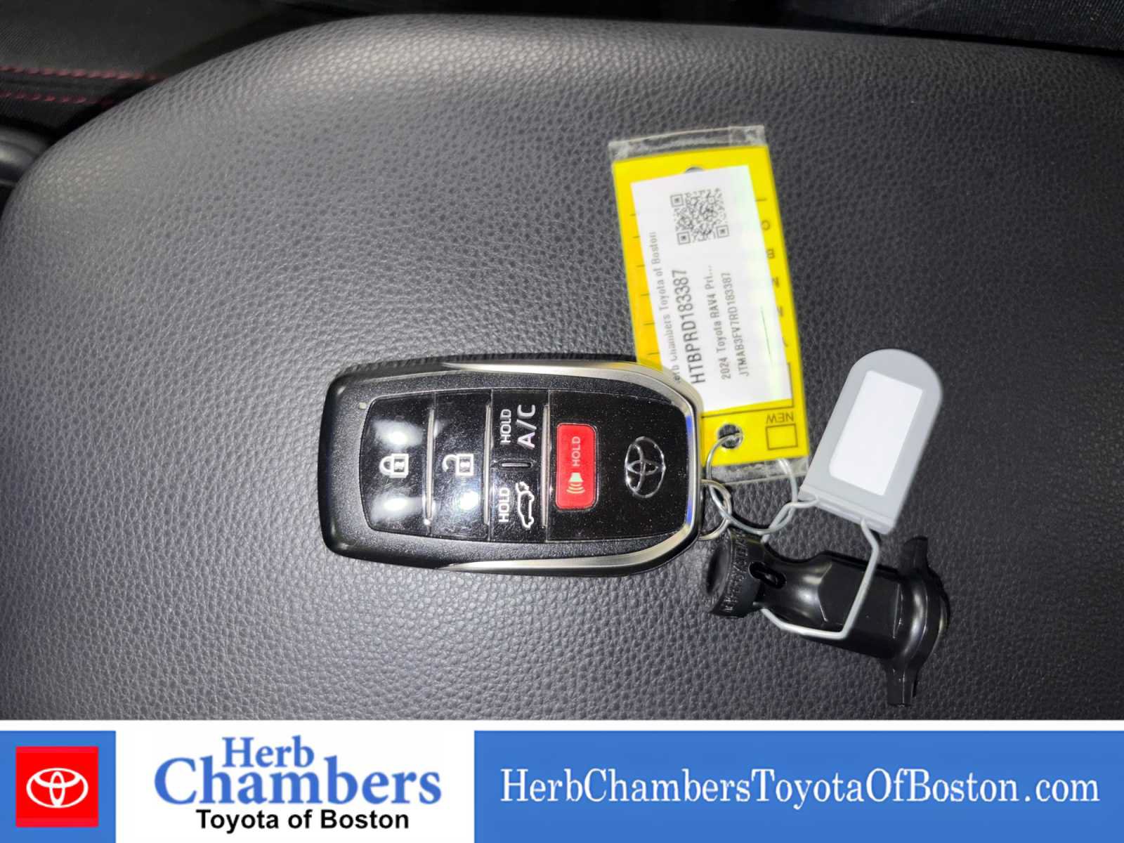 Used 2024 Toyota RAV4 SE w/ Weather & Moonroof Package AWD/4WD image 10