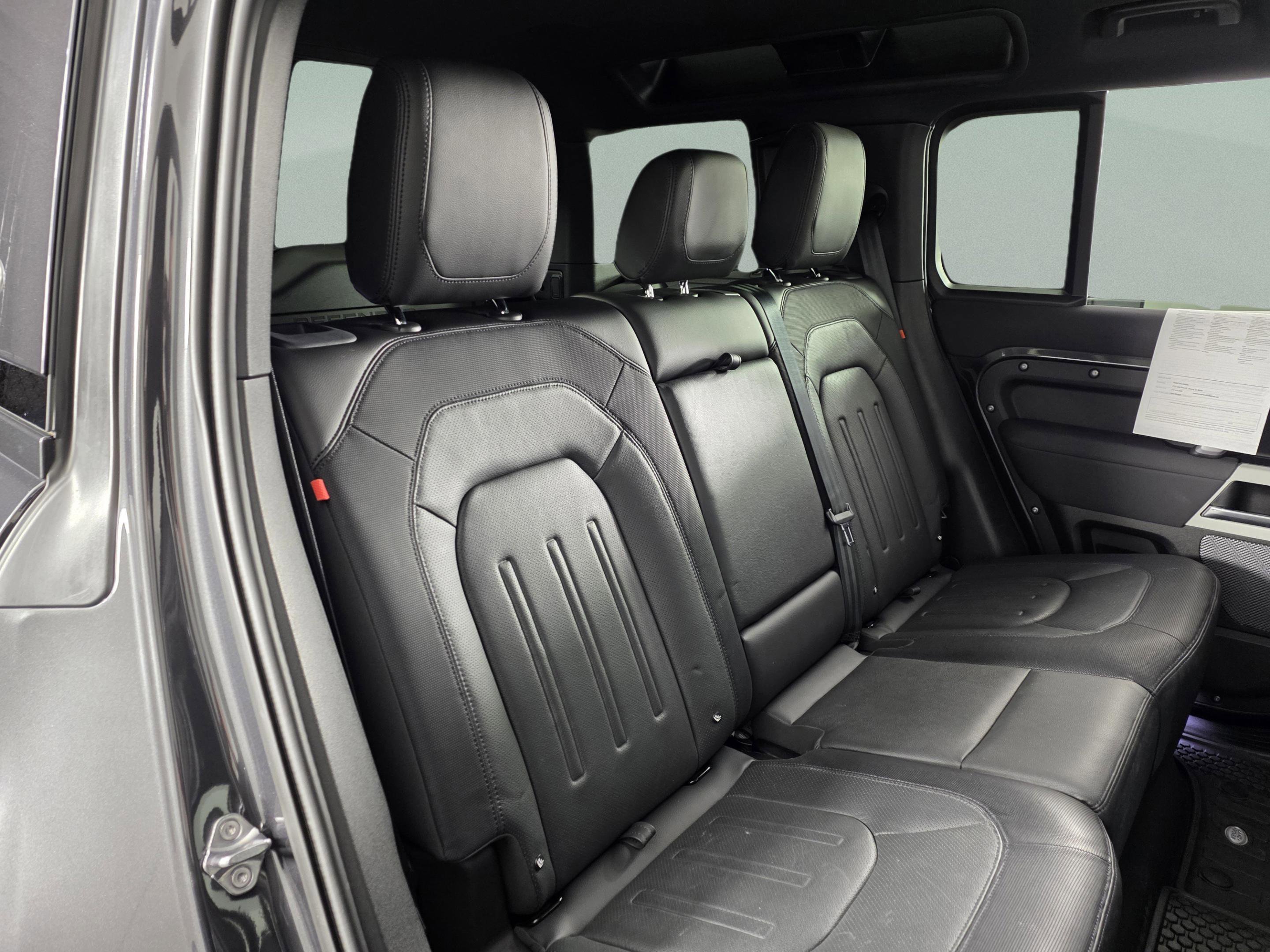 Used 2022 Land Rover Defender 110 X-Dynamic SE image 22