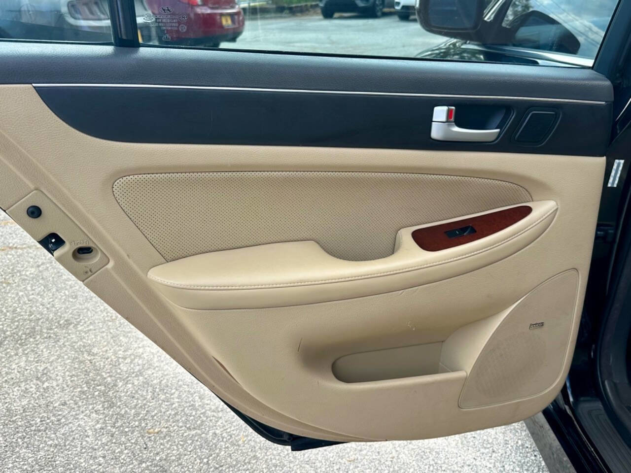 Used 2012 Hyundai Genesis 4.6 image 13