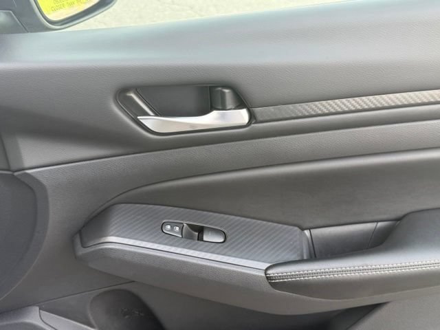Used 2025 Nissan Altima 2.5 SV FWD image 17