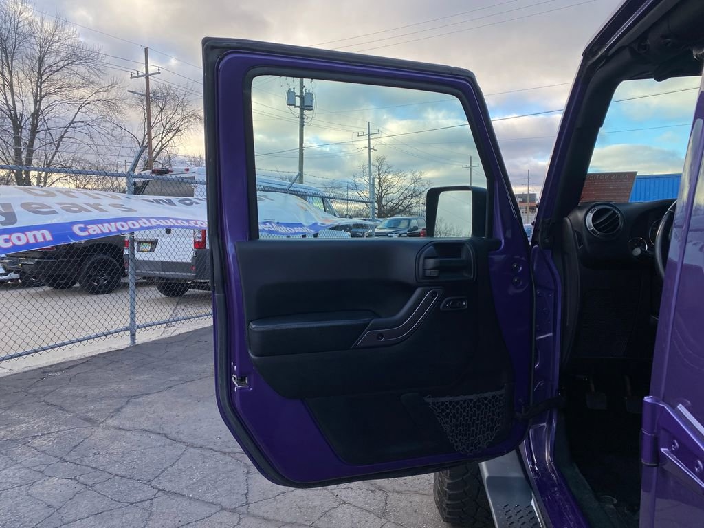 Used 2018 Jeep Wrangler Unlimited Sahara w/ Dual Top Group image 10
