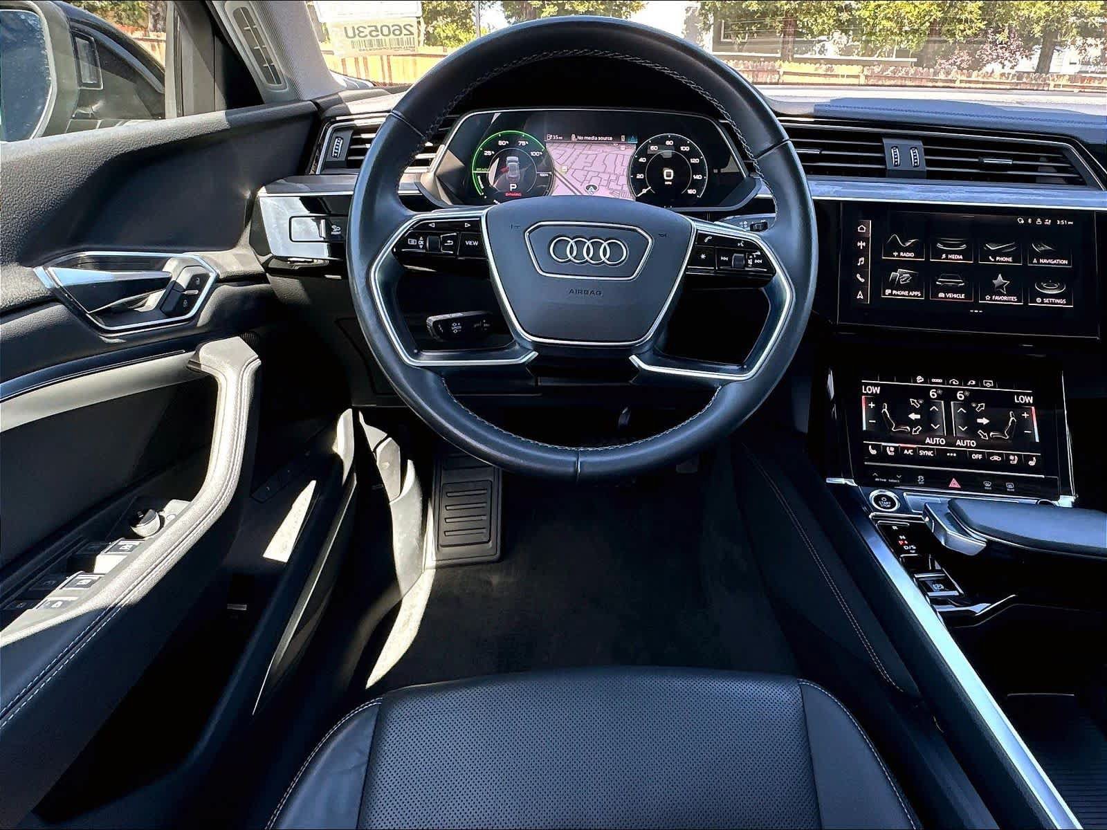 Used 2023 Audi e-tron Premium Plus w/ Premium Plus Package AWD/4WD image 8