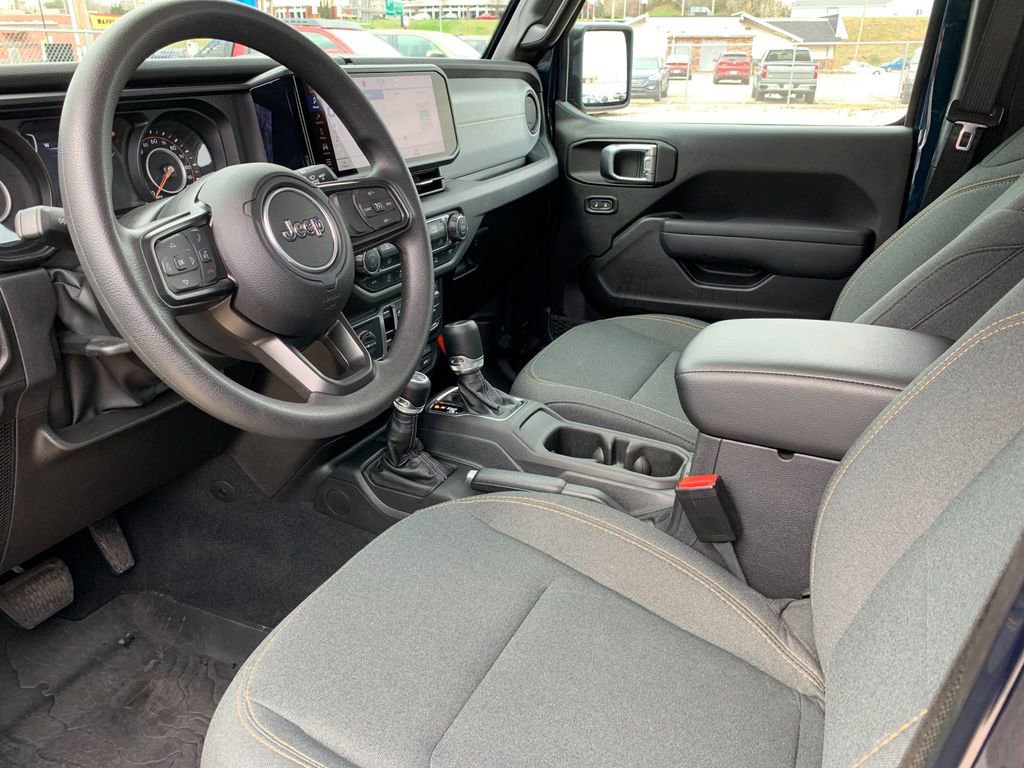Used 2025 Jeep Gladiator Sport image 11