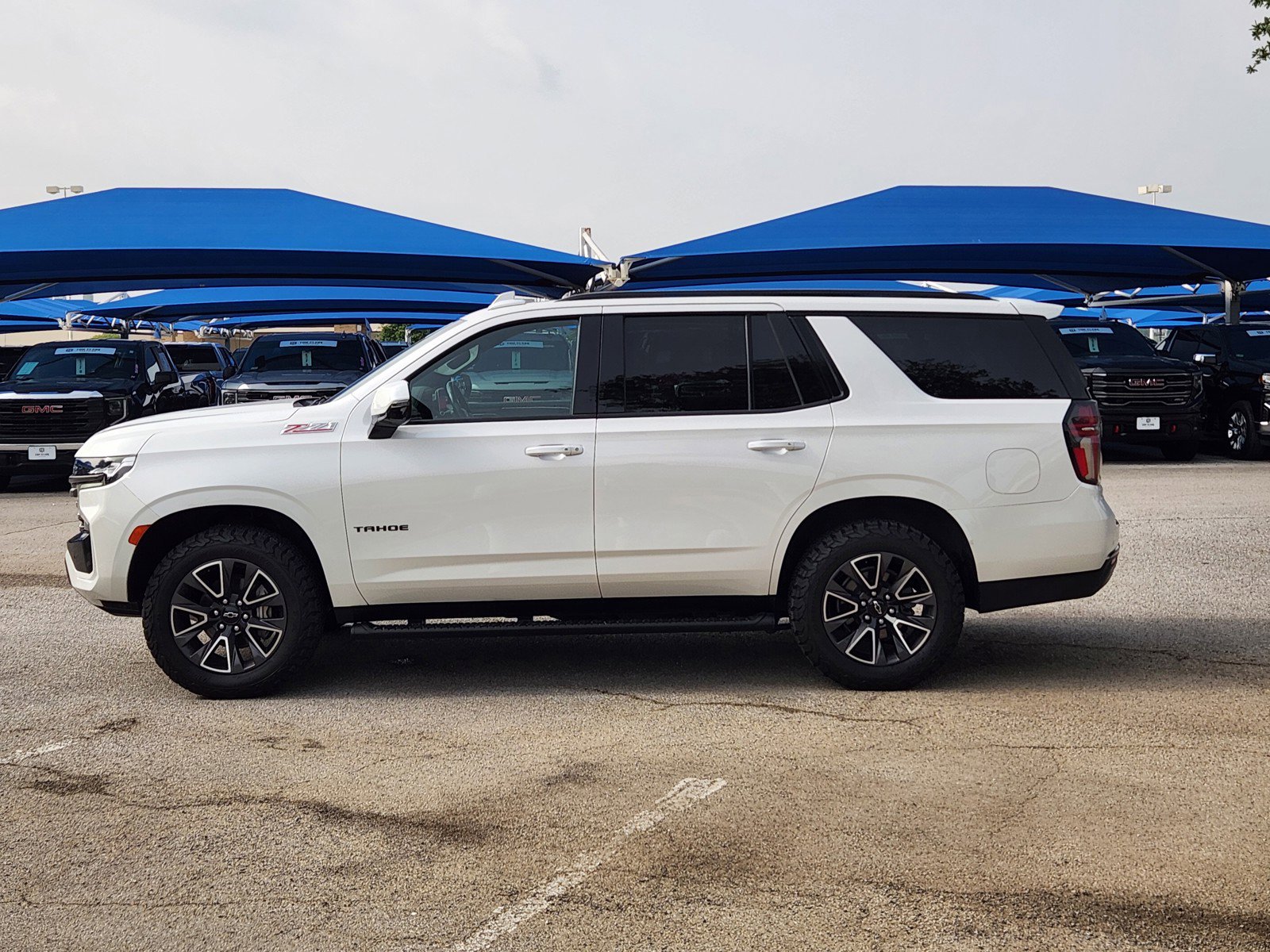 Used 2021 Chevrolet Tahoe Z71 w/ Z71 Signature Package AWD/4WD image 3