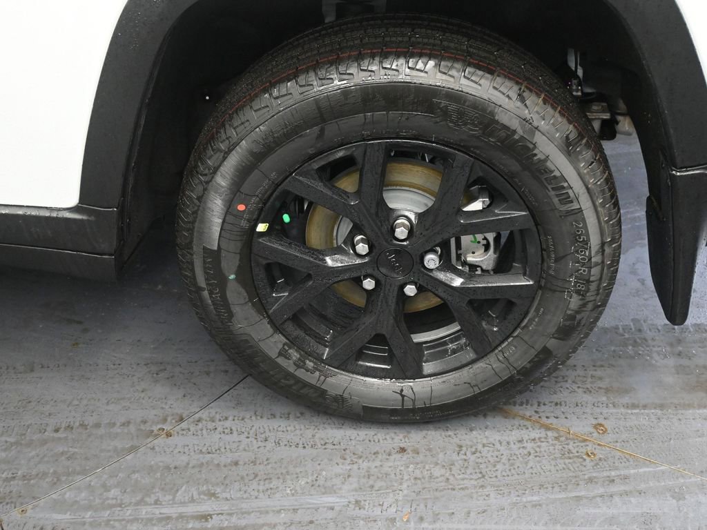 New 2026 Jeep Grand Cherokee Altitude image 9