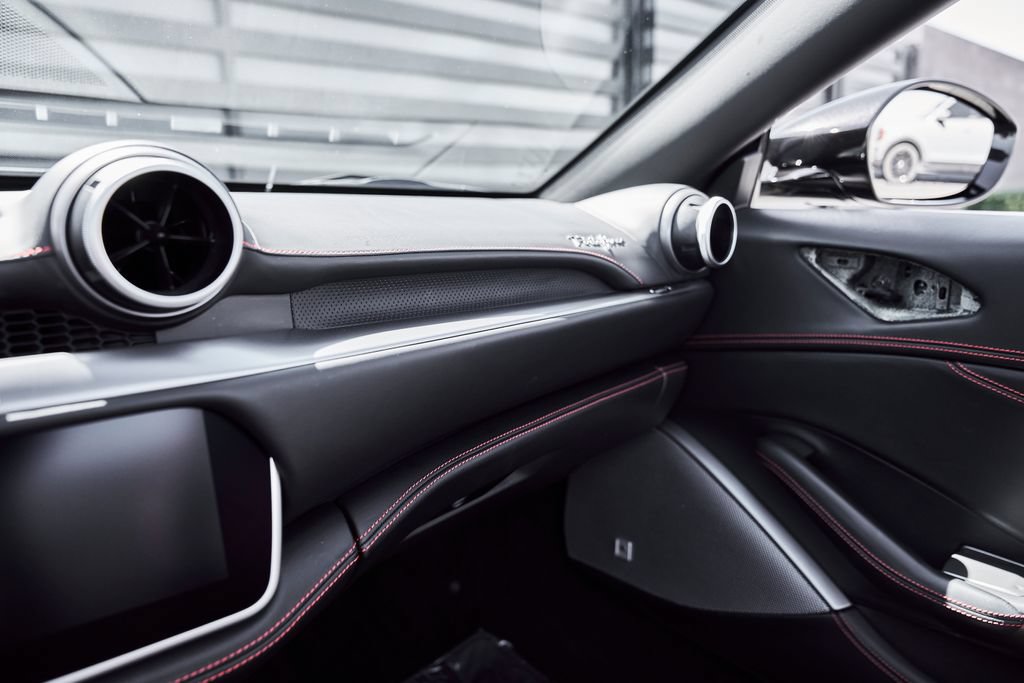 Used 2020 Ferrari Portofino RWD image 75