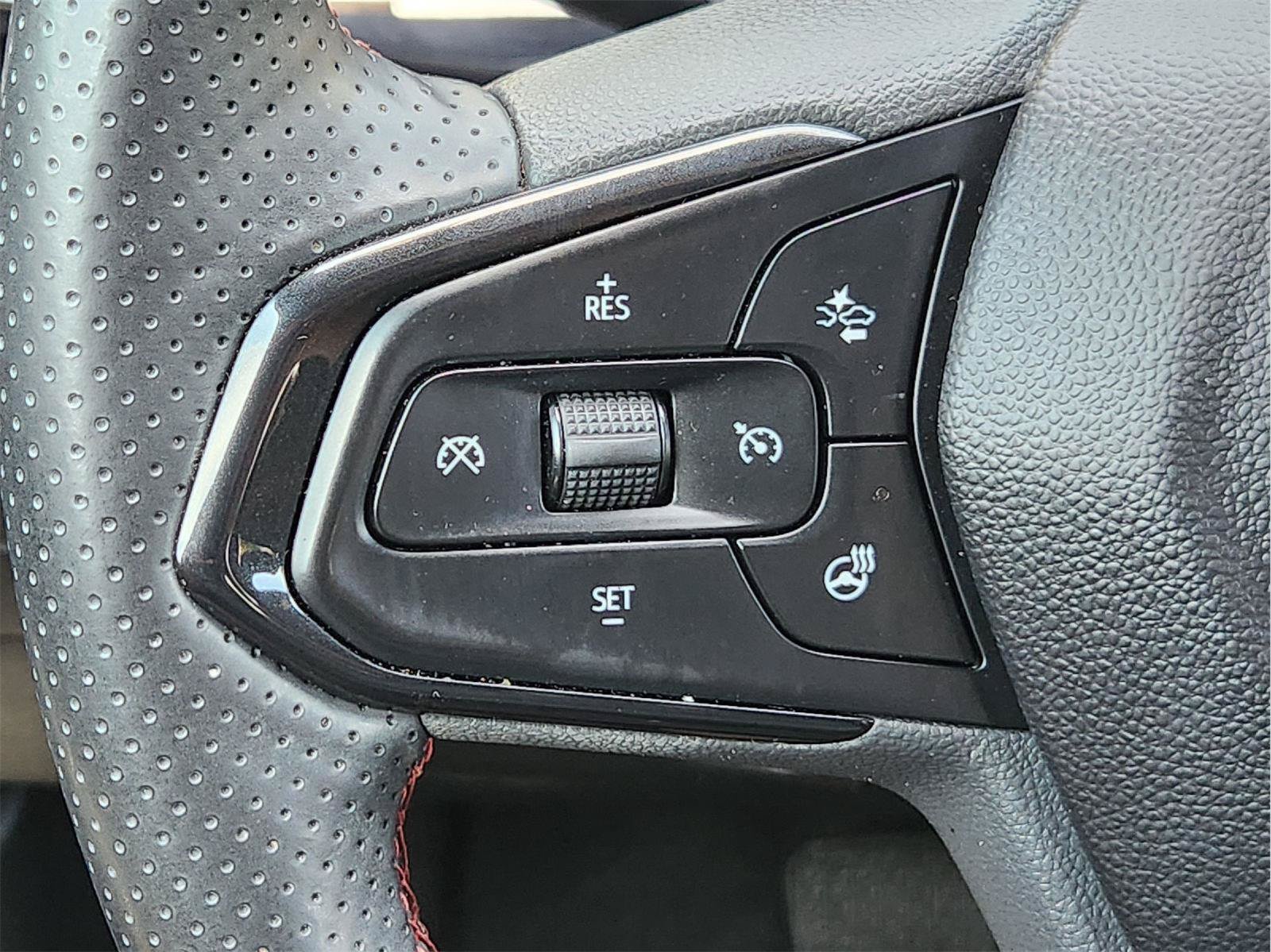 Used 2025 Chevrolet Trax RS w/ Sunroof Package FWD image 28