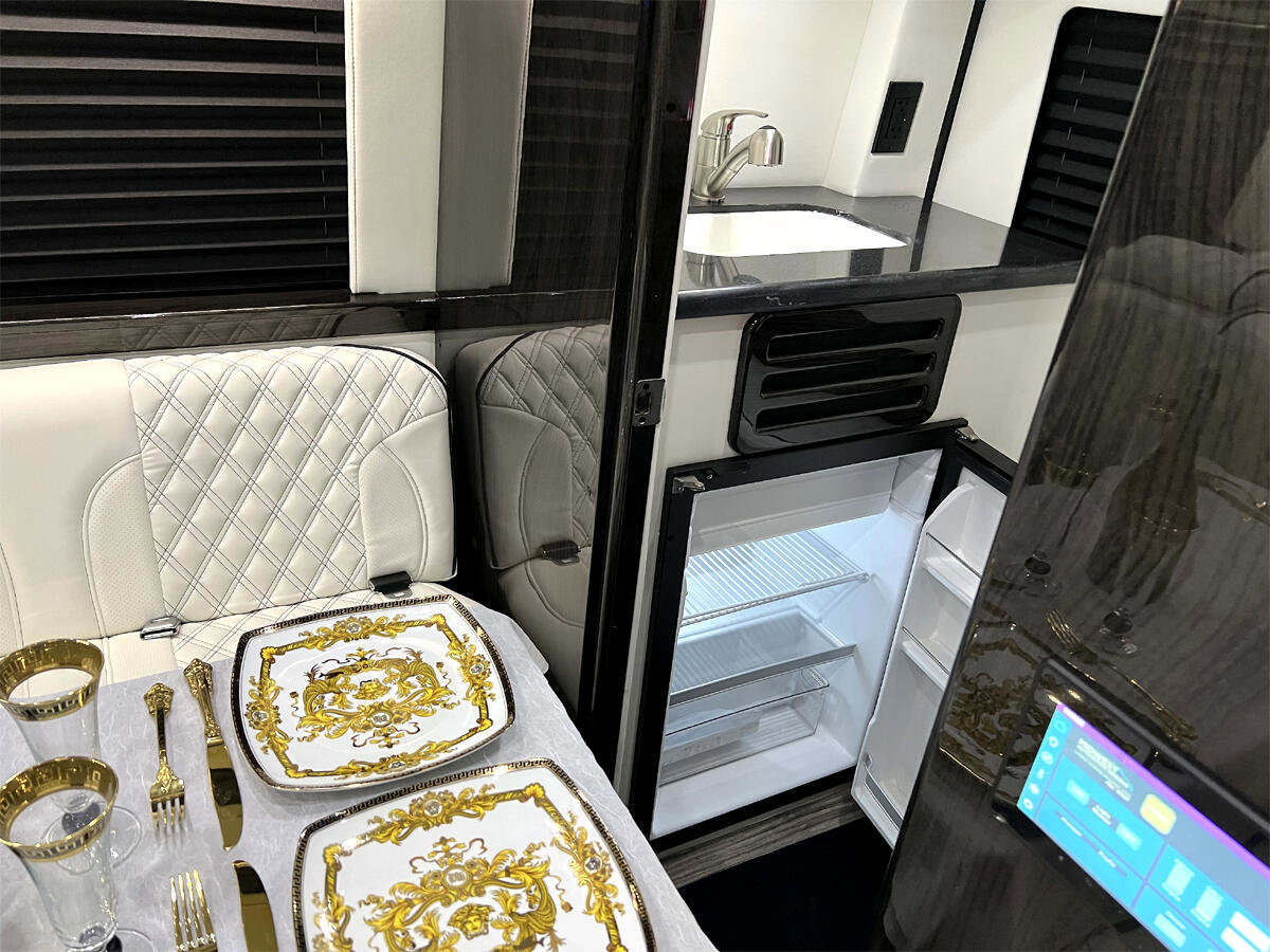 Used 2024 Mercedes-Benz Sprinter 3500 image 7