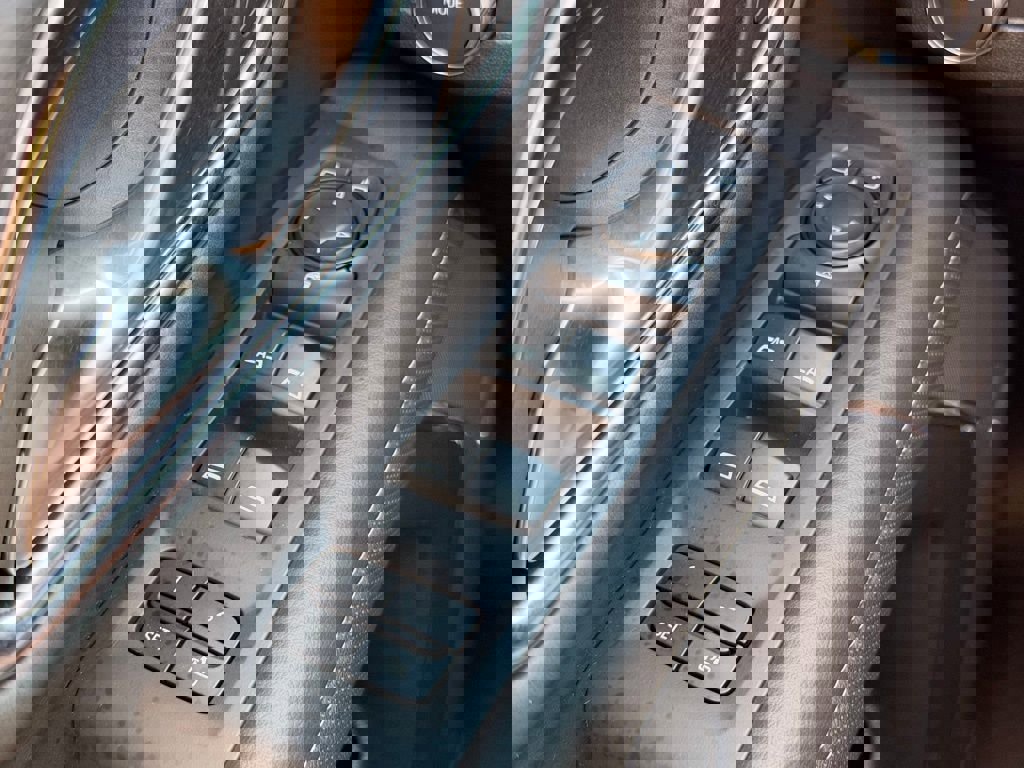 Used 2024 GMC Yukon XL SLT image 28