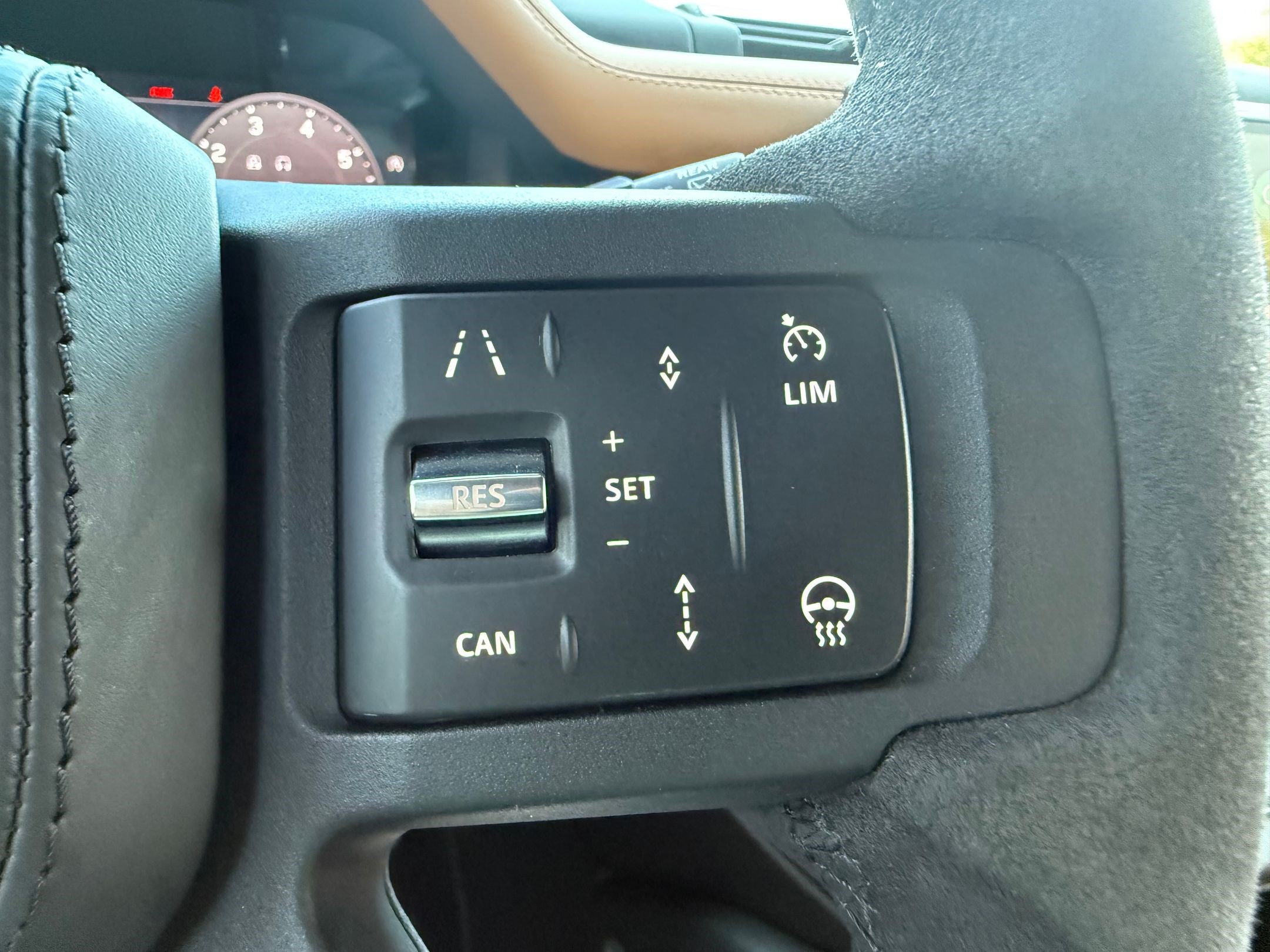Used 2023 Land Rover Defender 110 V8 AWD/4WD image 17