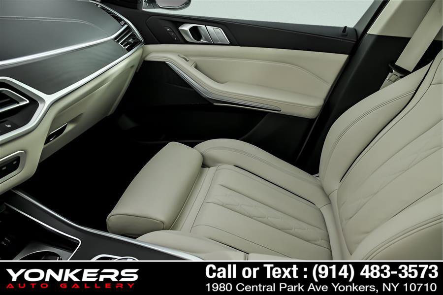 Used 2022 BMW X7 xDrive40i w/ Executive Package image 76