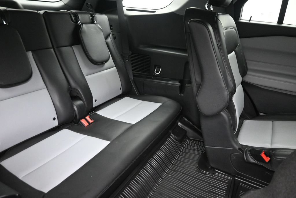Used 2024 Ford Explorer XLT w/ Equipment Group 202A AWD/4WD image 11