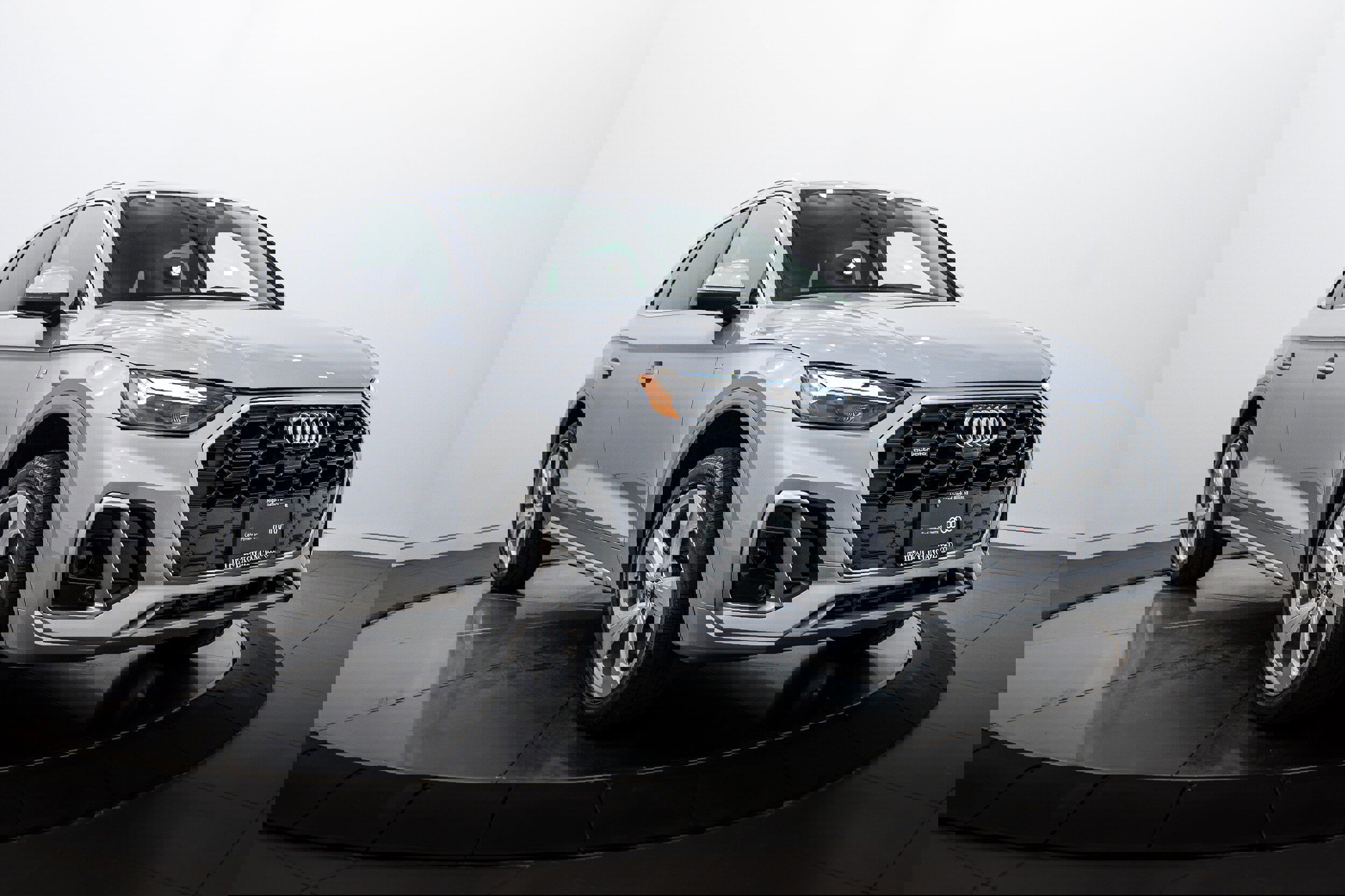 Certified 2023 Audi Q5 2.0T Premium Plus w/ Premium Plus Package image 2