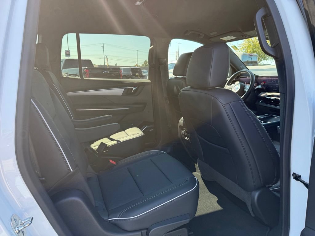 Used 2025 Buick Enclave Preferred AWD/4WD image 16