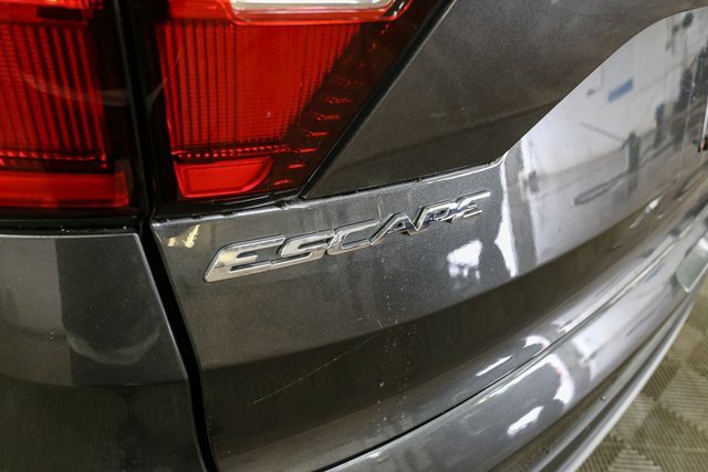 Used 2019 Ford Escape Titanium image 9