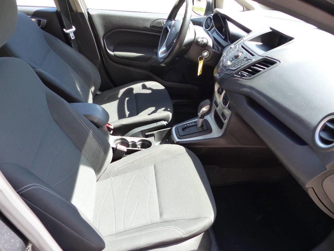 Used 2015 Ford Fiesta SE w/ Comfort Package image 15