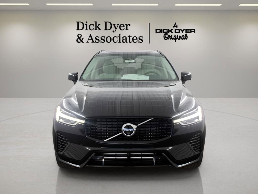 Certified 2025 Volvo XC60 T8 Plus w/ Protection Package Premier image 5