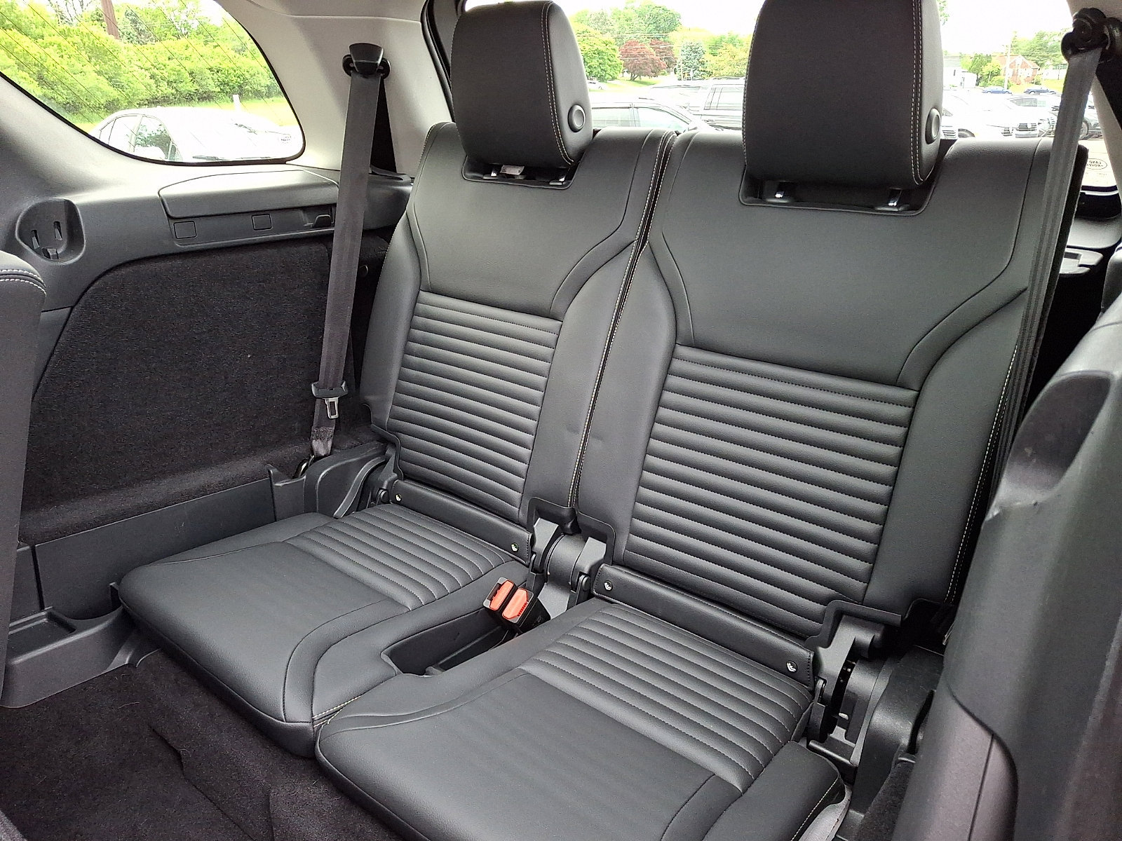 Used 2024 Land Rover Discovery S AWD/4WD image 10