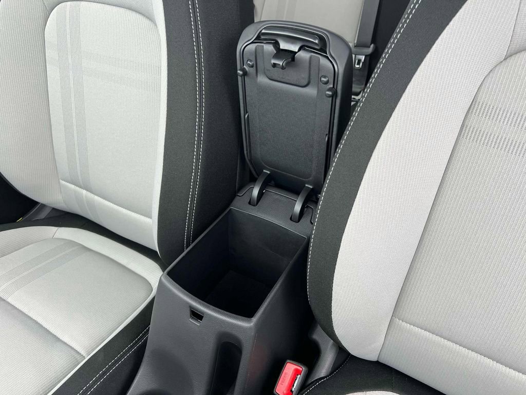 New 2025 Hyundai Venue SEL FWD image 18