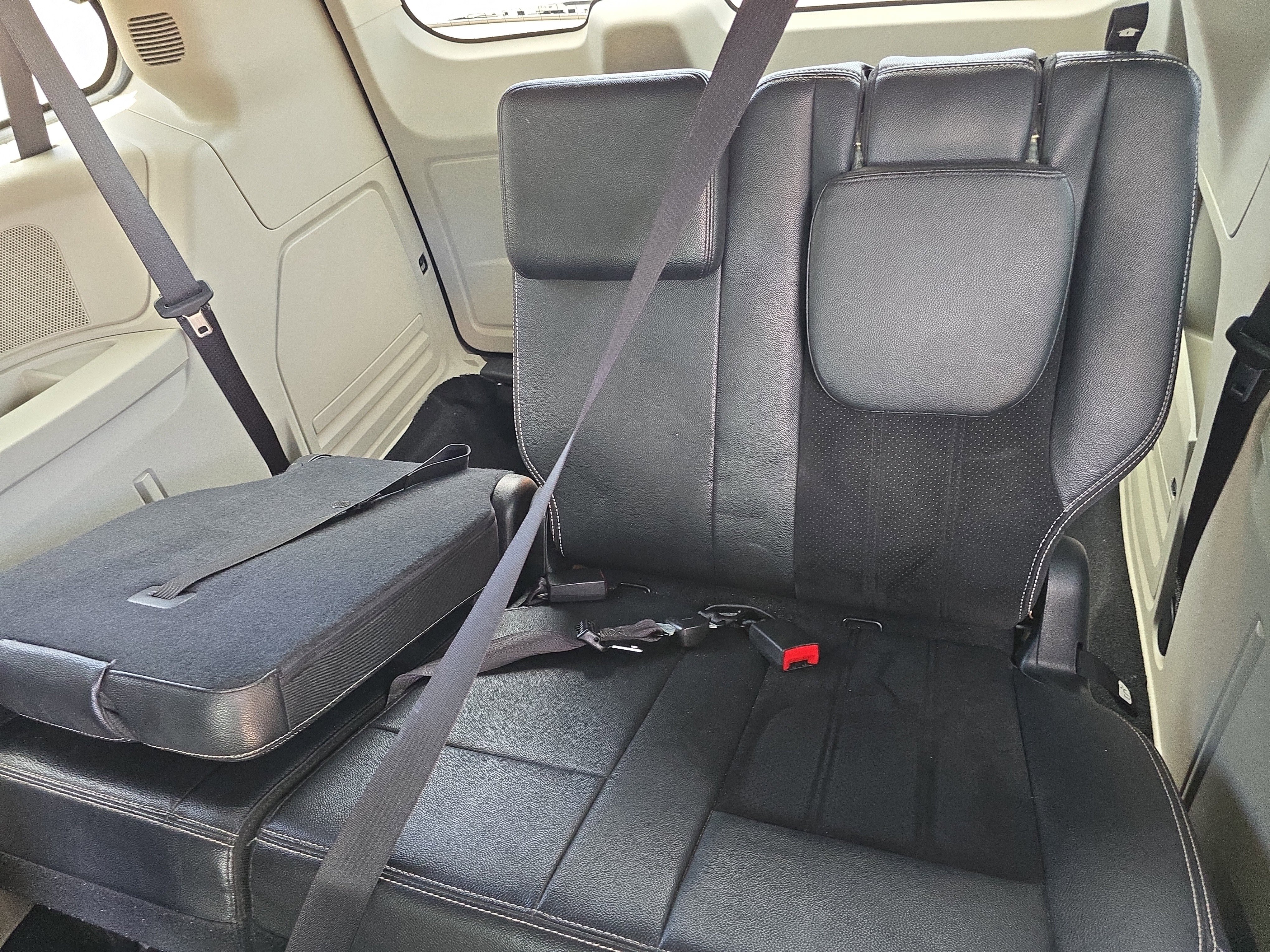 Used 2017 Dodge Grand Caravan SXT w/ Driver Convenience Group FWD image 19