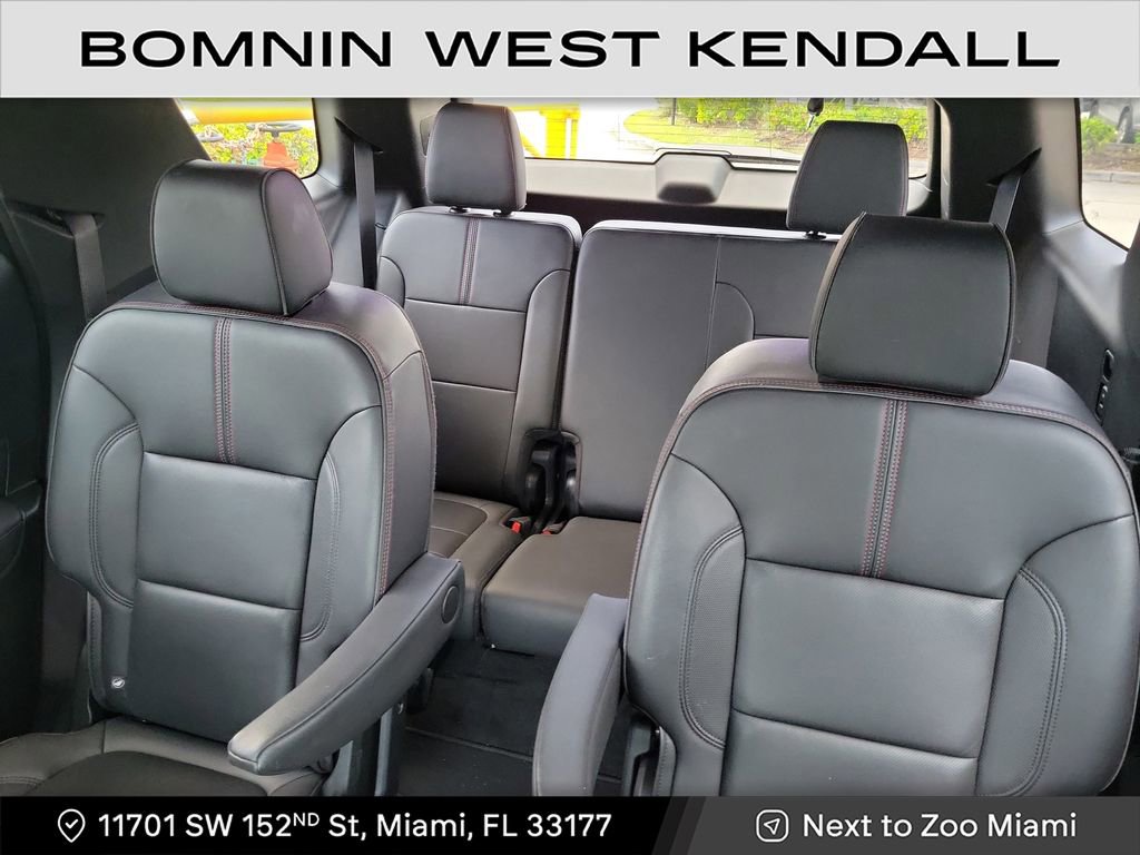 Used 2023 Chevrolet Traverse RS image 9