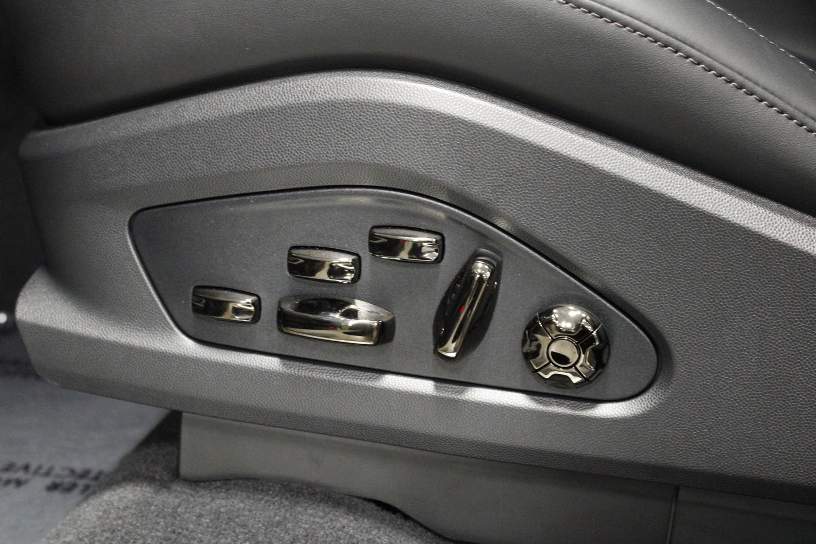 New 2026 Porsche Cayenne Electric Coupe AWD/4WD image 32