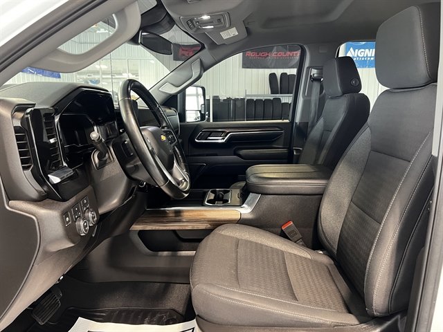 Used 2024 Chevrolet Silverado 3500 LT image 12