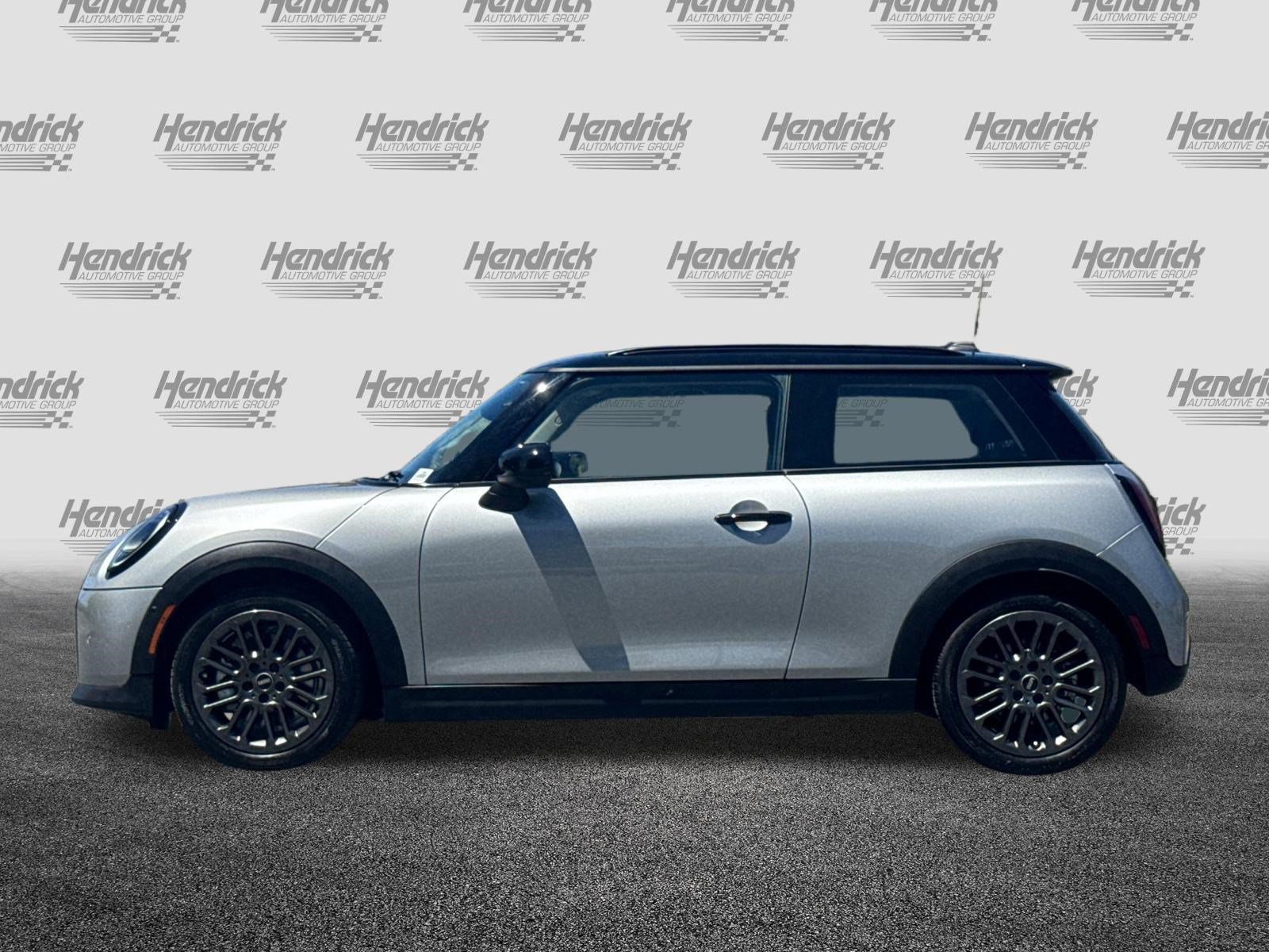 Used 2025 MINI Cooper 2-Door Hardtop FWD image 8